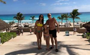 FOTO: Facebook / Ibričić sa atraktivnom suprugom uživa na plažama Meksika