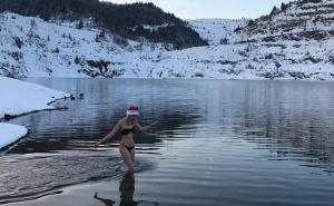 Facebook / Iris Višnjić - kupanje u ledenom jezeru Nula