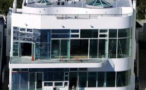 Foto: Daily Mail / Slavna Halle Berry preživjela horor dolaskom u vilu, opljačkali je - morski gusari