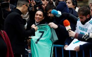 Foto: EPA-EFE / Ronaldo sa nevjenčanom suprugom Georginom dolazi na suđenje u Madridu