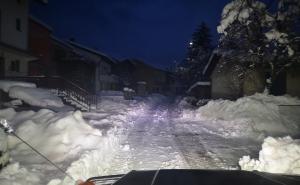 Foto: Čitatelj/Radiosarajevo.ba / ... ali na sporednim ulicama u Jablanici i dalje ima snijega na kolovozu