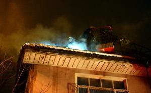 Foto: AA / Dostavljač novina spasio porodicu iz zapaljene kuće