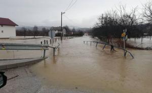 Foto: Čitatelj/Radiosarajevo.ba / Poplave u mjestu Jehovac, kod Kiseljaka