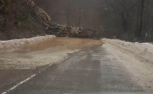 Foto: Mahalla.ba / Put prema Bakovićima, Gojevićima, Dusini je blokiran