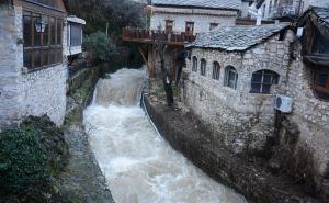 FOTO: AA / Poplave u Mostaru