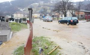Foto: Mahalla.ba / Voda poplavila i katoličko groblje i muslimansko mezarje u Ostružnici