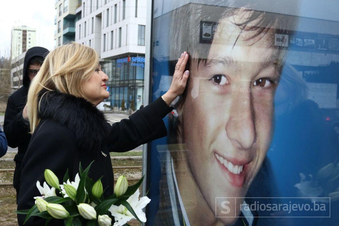 Dan kada je Sarajevo zanijemilo: Prije 11 godina ubijen je Denis Mrnjavac -  Radiosarajevo.ba