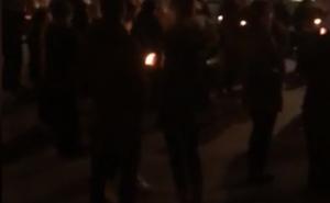 FOTO: Screenshot / Ispred Hrama Hrista Spasitelja ukazali su na nepravdu i zapalili svijeće