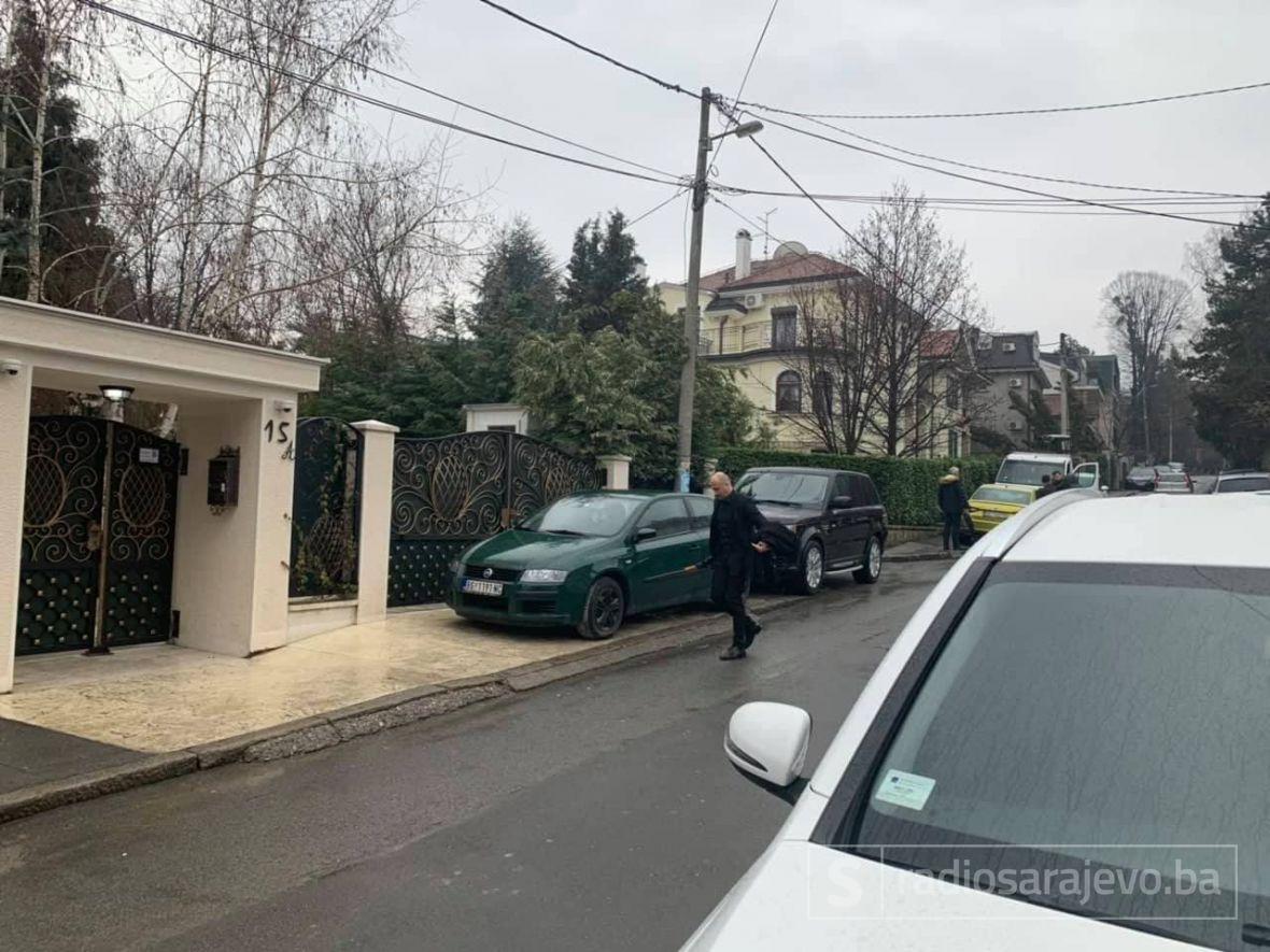 Foto: Radiosarajevo.ba/UoÄi sahrane, ispred kuÄe Å abana Å auliÄa