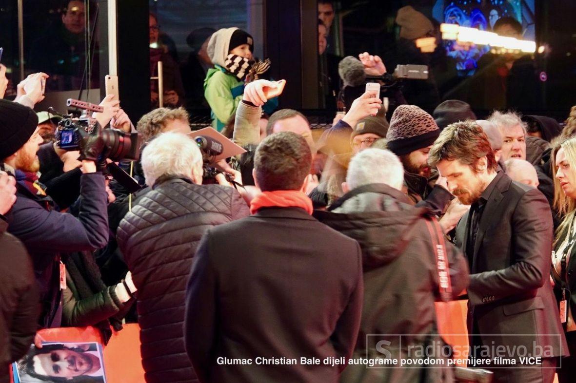 Foto: Sadija Kavgić/Glumac Christian Bale dijeli autograme u Berlinu 