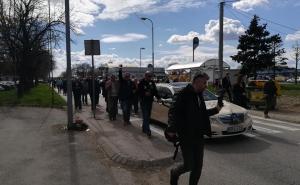 Foto: Facebook / Povorka sa posmrtnim ostacima Davida krenula prema graničnom prijelazu u Gradiški