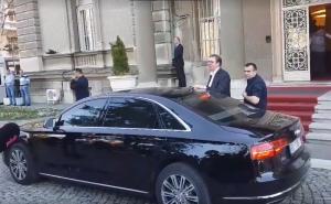 FOTO: Screenshot / Predsjednik Srbije Aleksandar Vučić oko 16 je sati uspio izaći iz zgrade Predsjedništva