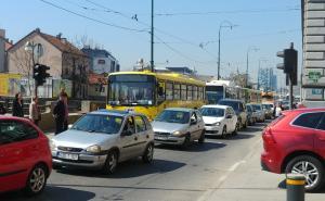 Foto: Admir Kuburović / Radiosarajevo.ba / Drvenija: U saobraćajnoj nesreći učestvovala dva putnička vozila marke Mercedes i Golf