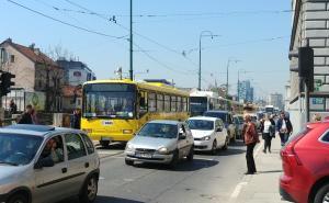 Foto: Admir Kuburović / Radiosarajevo.ba / Drvenija: U saobraćajnoj nesreći učestvovala dva putnička vozila marke Mercedes i Golf