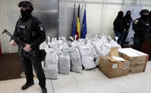 Foto: EPA-EFE / Policija u Rumuniji sa kokainom koji je zaplijenjen
