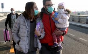 Foto: Marko Prpić/Pixsell / Mila Rončević s roditeljima prije polaska na liječenje na SAD
