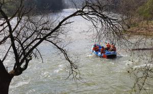 Foto: FUCZ / Ekipe FUCZ-a su na terenu i pretražuju rijeku Bosnu