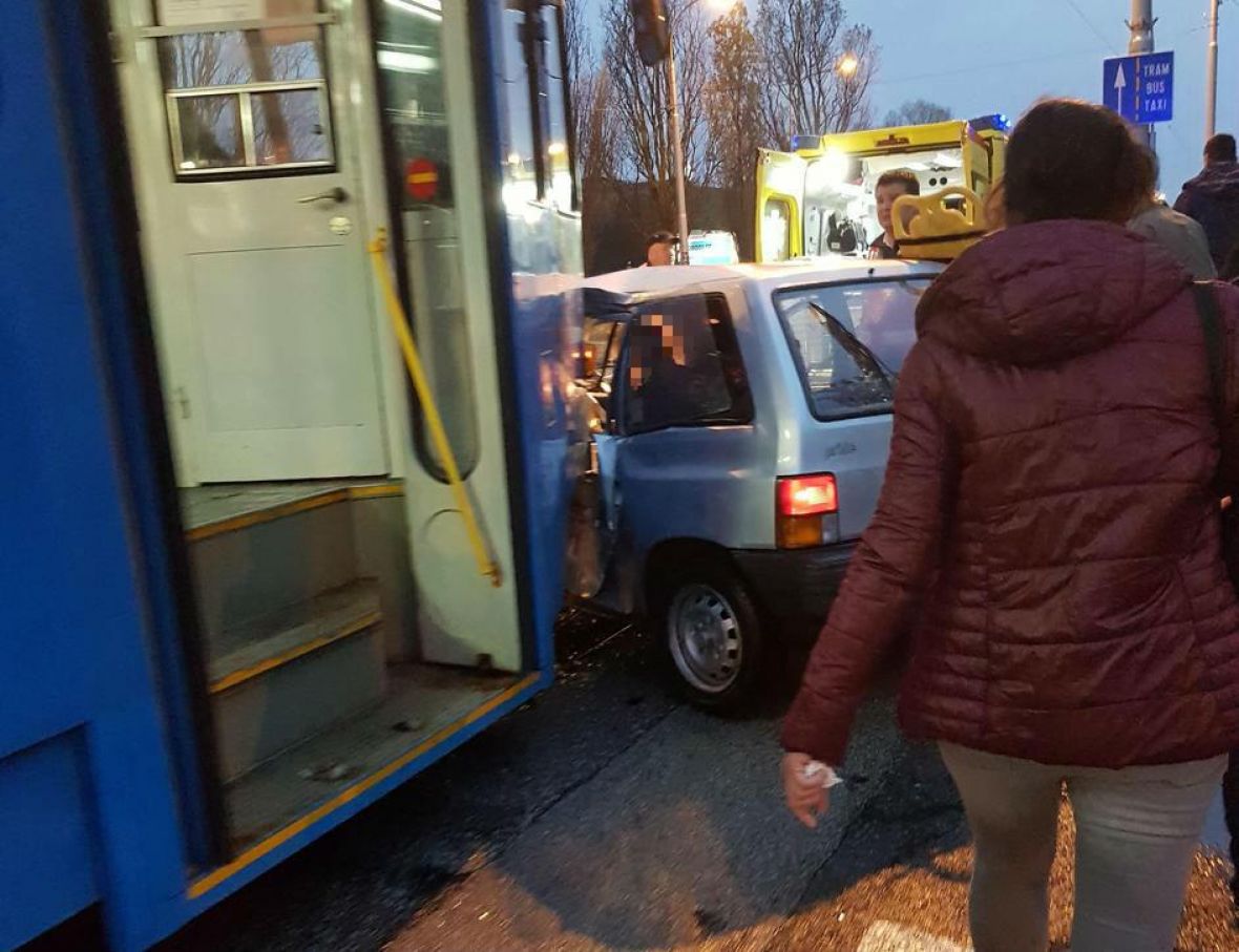 Foto: 24sata.hr/Saobraćajna nesreća u Zagrebu