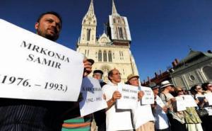 Facebook / Akcija ‘Stajanje u znak sjećanja na žrtve ratnog zločina počinjenog u selu Ahmići’ na Kaptolu u Zagrebu