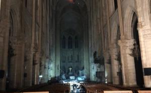 Foto: Twitter / Unutrašnjost Notre Dama nakon požara