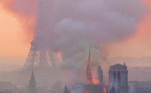 Foto: Twitter / Katedrala Notre Dame znatno oštećena u požaru