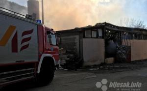 Foto: Bljesak.info / Požar je izbio u jutarnjim satima, vatra je zahvatila cijeli objekt