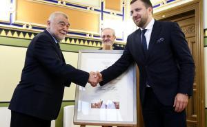 Foto: Armin Durgut/Pixsell / Stjepanu Mesiću uručena nagrada Počasni građanin Sarajeva