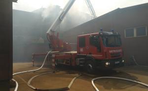 Foto: Radiosarajevo.ba / Požar u salonu namještaja u Ilijašu