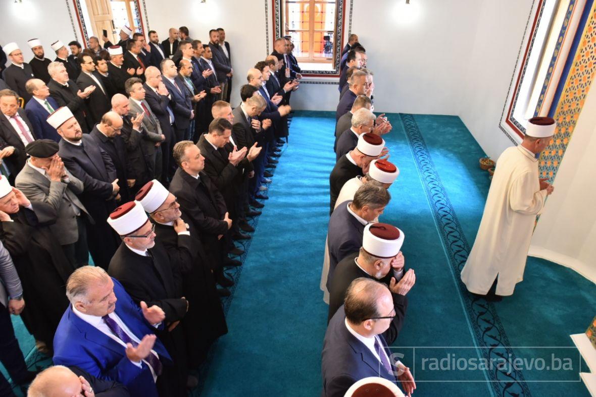 Foto: Admir KuburoviÄ / Radiosarajevo.ba/Klanjan podne namaz u AladÅ¾a dÅ¾amiji