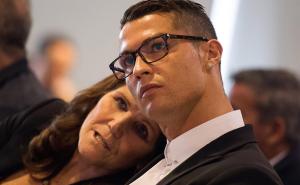Foto: EPA-EFE / Cristiano Ronaldo s mamom Dolores Aveiro