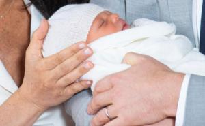Foto: CNN / Princ Harry i Meghan Markle pokazali svoga sina 