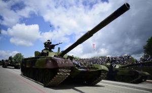 Foto: RAS Srbija / Pogledajte kako je izgledala vojna parada u Nišu: Migovi, helikopteri, tenkovi... 