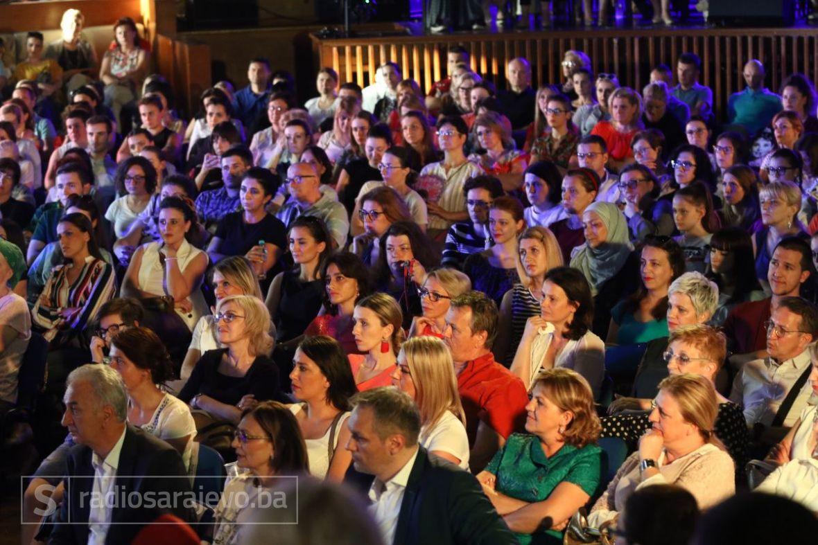 Foto: Dženan Kriještorac / Radiosarajevo.ba/Jasna Bajraktarević večeras je u dvorani Doma mladih Skenderija okupila veliki broj ljudi