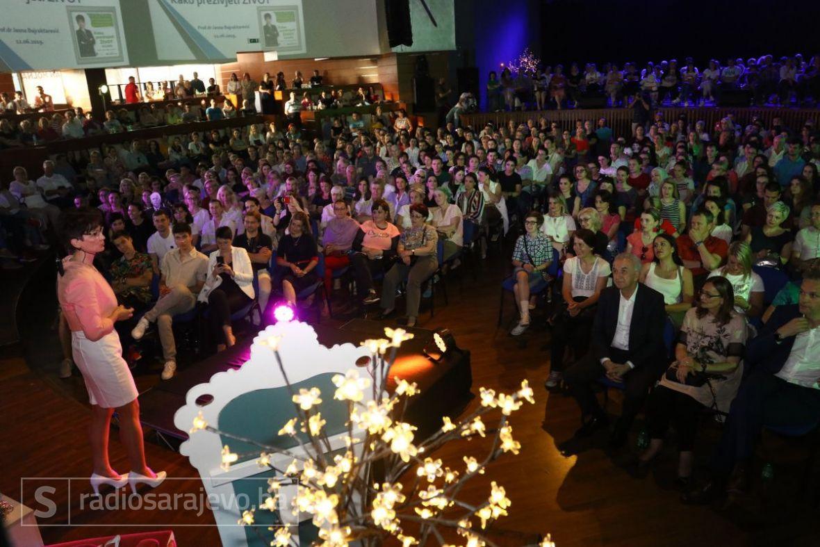 Foto: Dženan Kriještorac / Radiosarajevo.ba/Jasna Bajraktarević večeras je u dvorani Doma mladih Skenderija okupila veliki broj ljudi