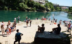 Foto: AA / Prvi dan ljeta u Mostaru
