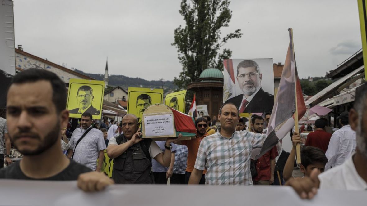 FOTO: AA/Protest u Sarajevu zbog smrti Mohameda Morsija