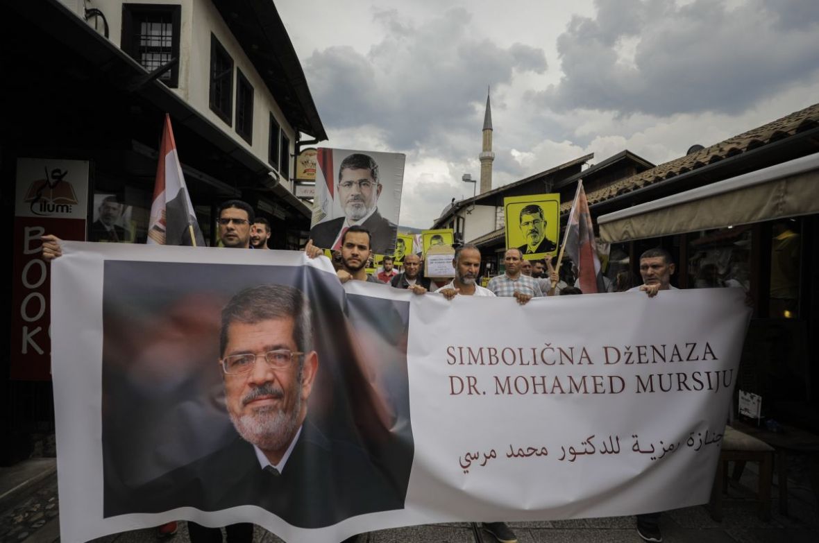 FOTO: AA/Protest u Sarajevu zbog smrti Mohameda Morsija