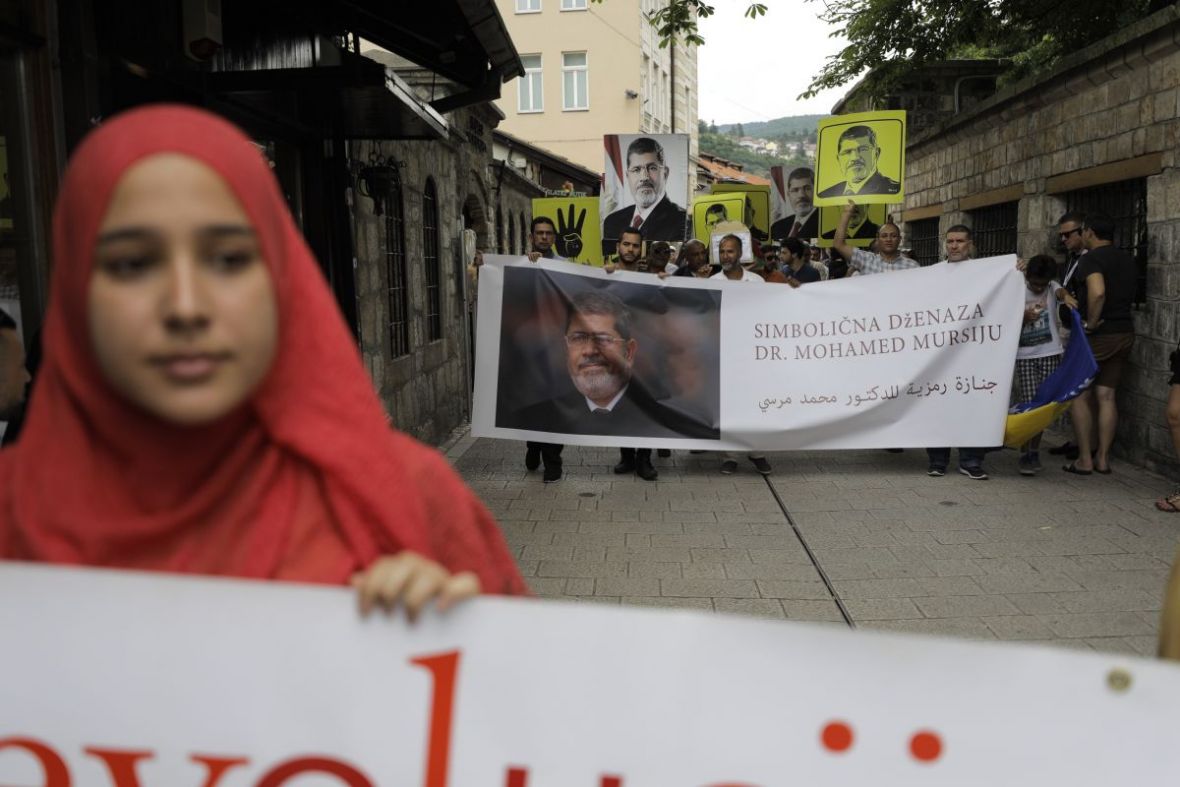 FOTO: AA/Protest u Sarajevu zbog smrti Mohameda Morsija