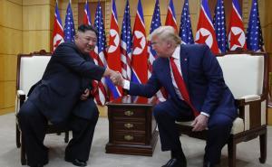 Foto: EPA-EFA / Donald Trump i Kim Jong-un