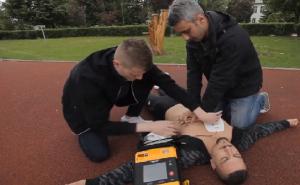 Foto: Hitna pomoć KS / Kako koristiti defibrilator