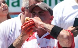 Foto: AA / Takmičenje u jedenju hot-dogova