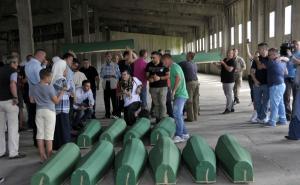 FOTO: AA / Tabuti s posmrtnim ostacima 33 žrtve srebreničkog genocida stigli u Potočare