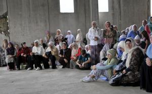 FOTO: AA / U hali bivše Fabrike akumulatora u kompleksu Memorijalnog centra Srebrenica - Potočari 