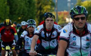 FOTO: AA / Više stotina biciklista stiglo je u kompleks Memorijalnog centra Srebrenica - Potočari