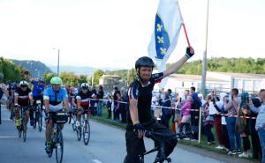 FOTO: AA / Više stotina biciklista stiglo je u kompleks Memorijalnog centra Srebrenica - Potočari