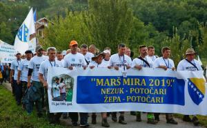 FOTO: AA / Učesnici Marša mira nakon trodnevnog pješačenja stigli u Potočare