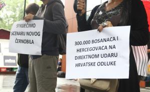 Foto: Dženan Kriještorac / Radiosarajevo.ba / Protesti ispred ambasade Republike Hrvatske u Sarajevu