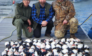 Foto: Campaign To Ban Trophy Hunting  / Trofejni lov na ugroženu vrstu ptice