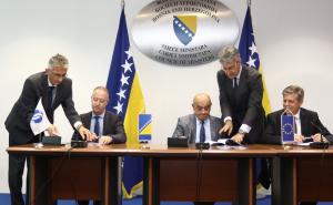 Foto: Dženan Kriještorac / Radiosarajevo.ba / Potpisan ugovor o grantu koji je osigurala Evropska unija, za izgradnju dionice Banja Luka - Doboj na Koridoru Vc