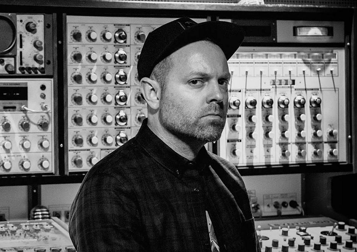 Slide sonoridade melódica dj shadow zn. Шадоу Дж. Диджей Шэдоу. DJ Shadow фото.